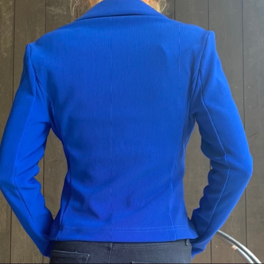 Blazer - Picture 3 of 4